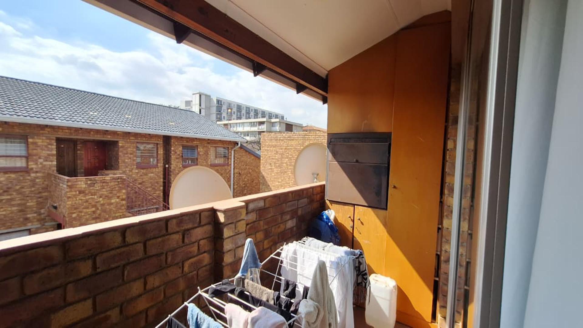 Balcony - 7 square meters of property in Ferndale - JHB