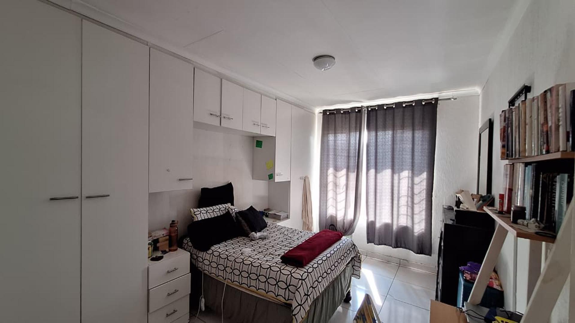 Bed Room 2 - 18 square meters of property in Ferndale - JHB