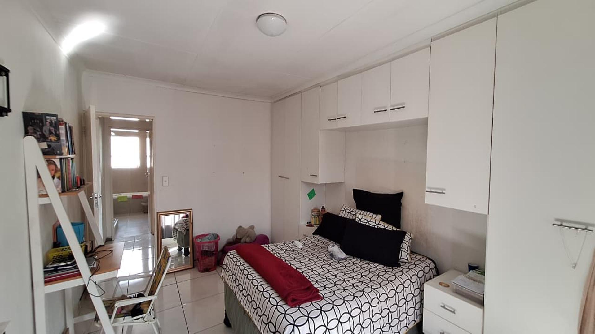 Bed Room 2 - 18 square meters of property in Ferndale - JHB