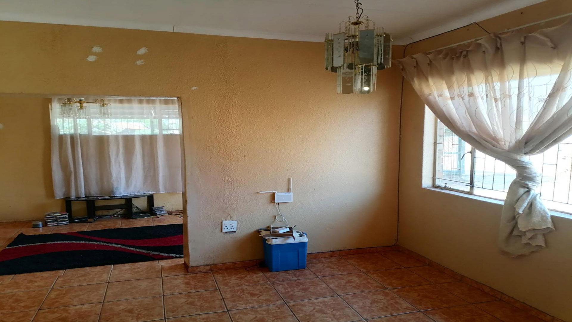 Lounges of property in Lebowakgomo