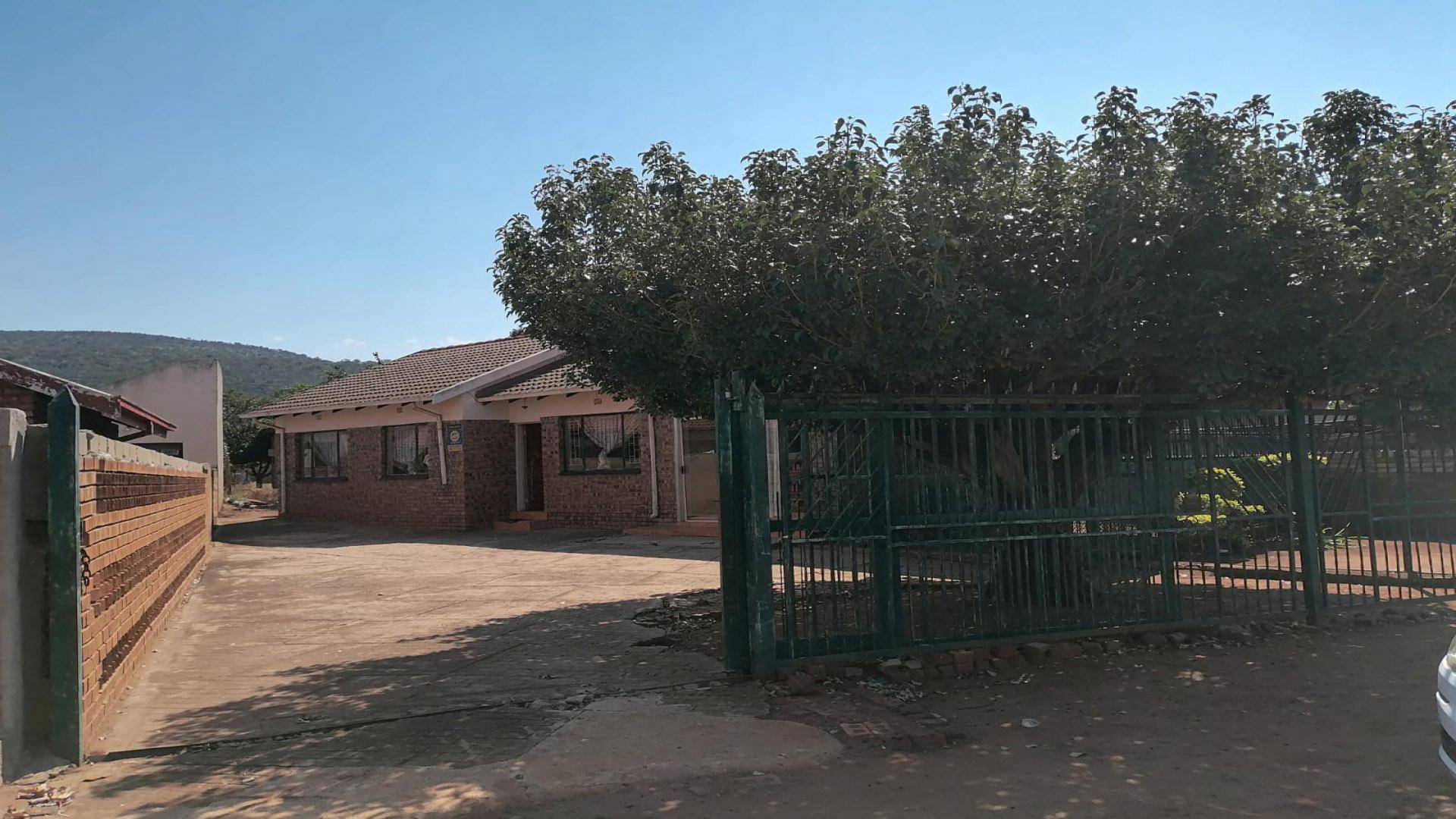 Front View of property in Lebowakgomo