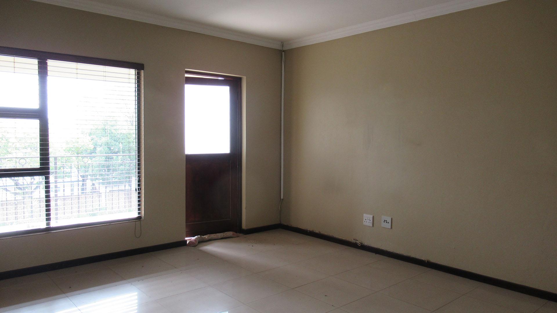 Lounges - 25 square meters of property in Barbeque Downs