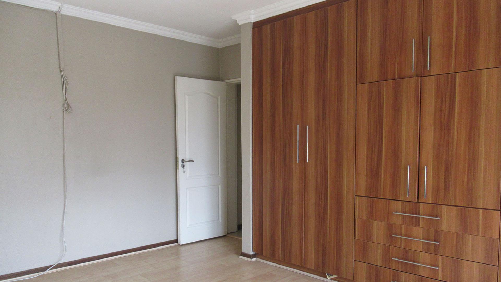 Main Bedroom - 19 square meters of property in Barbeque Downs