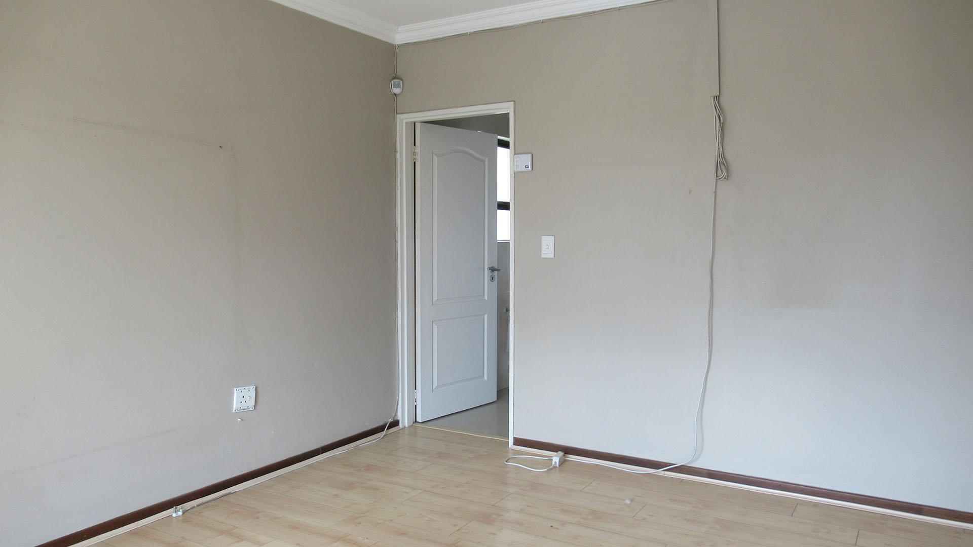 Bed Room 2 - 14 square meters of property in Barbeque Downs