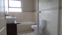 Bathroom 1 - 7 square meters of property in Barbeque Downs