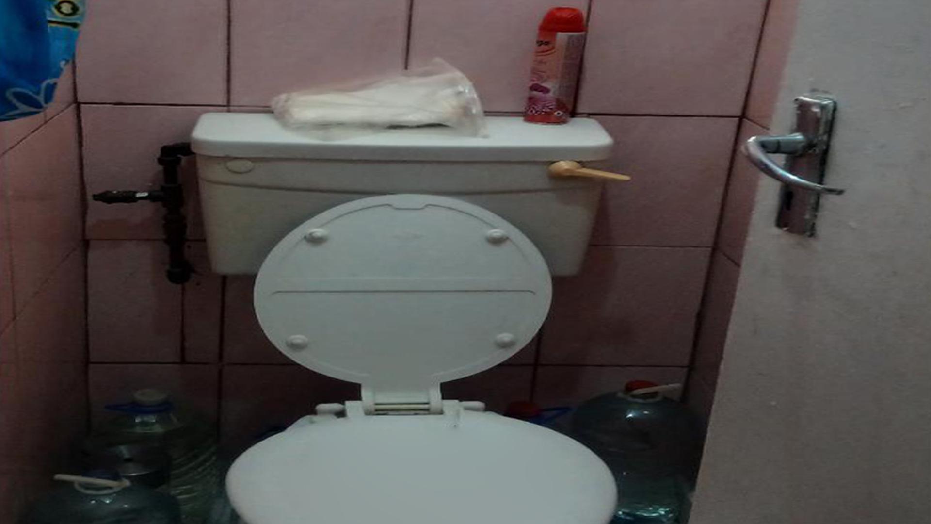 Bathroom 1 of property in Lenasia South