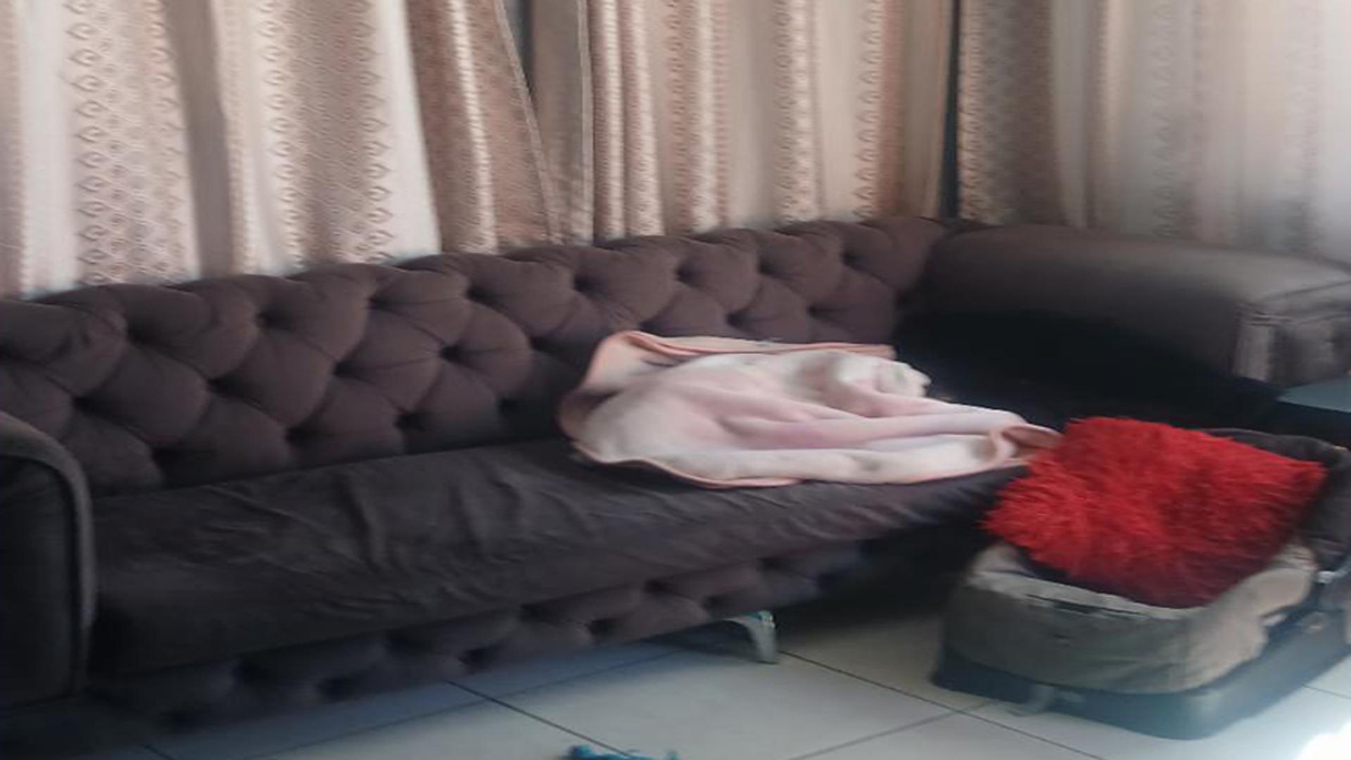 Lounges of property in Lenasia South