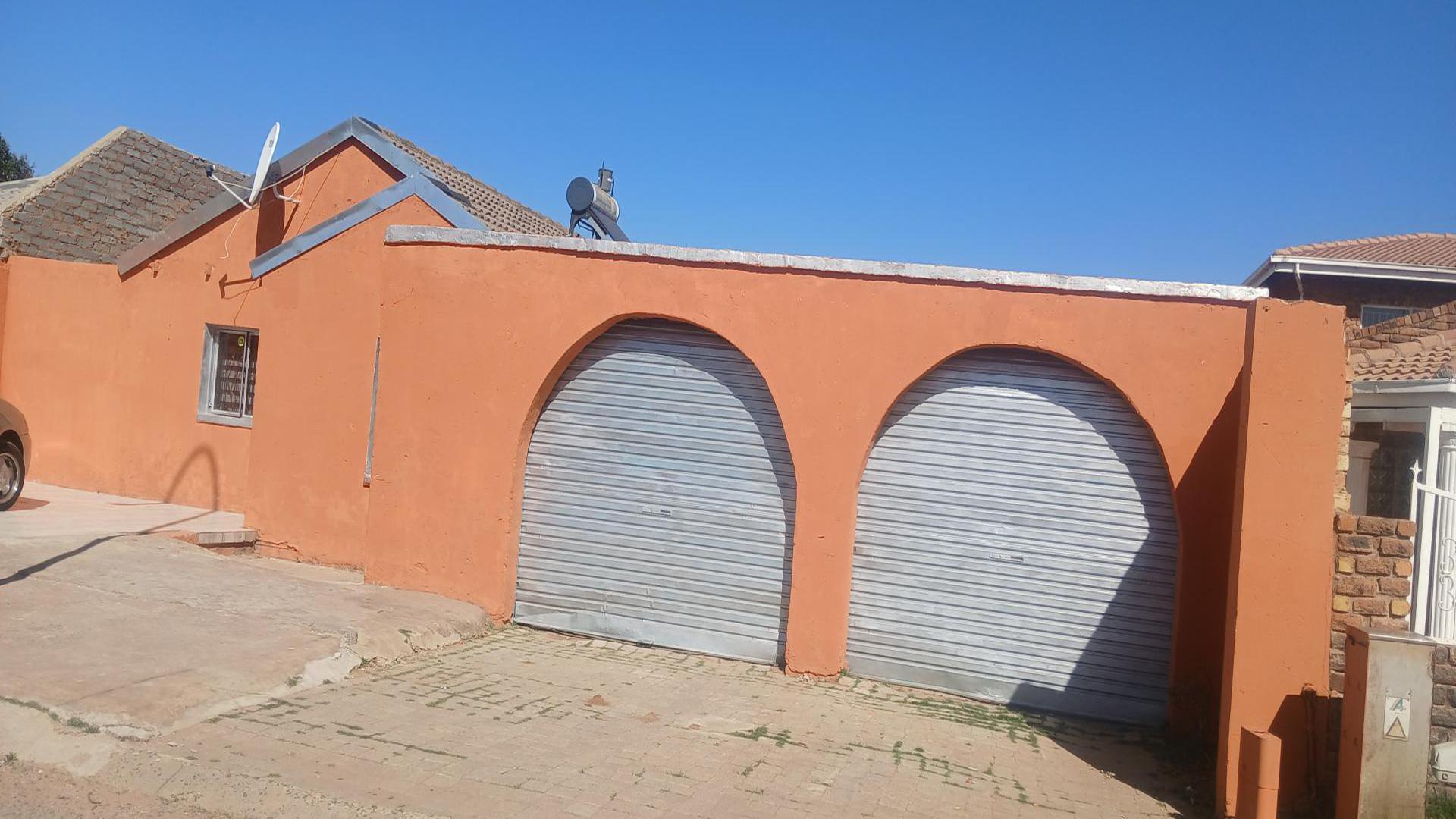 Front View of property in Lenasia South