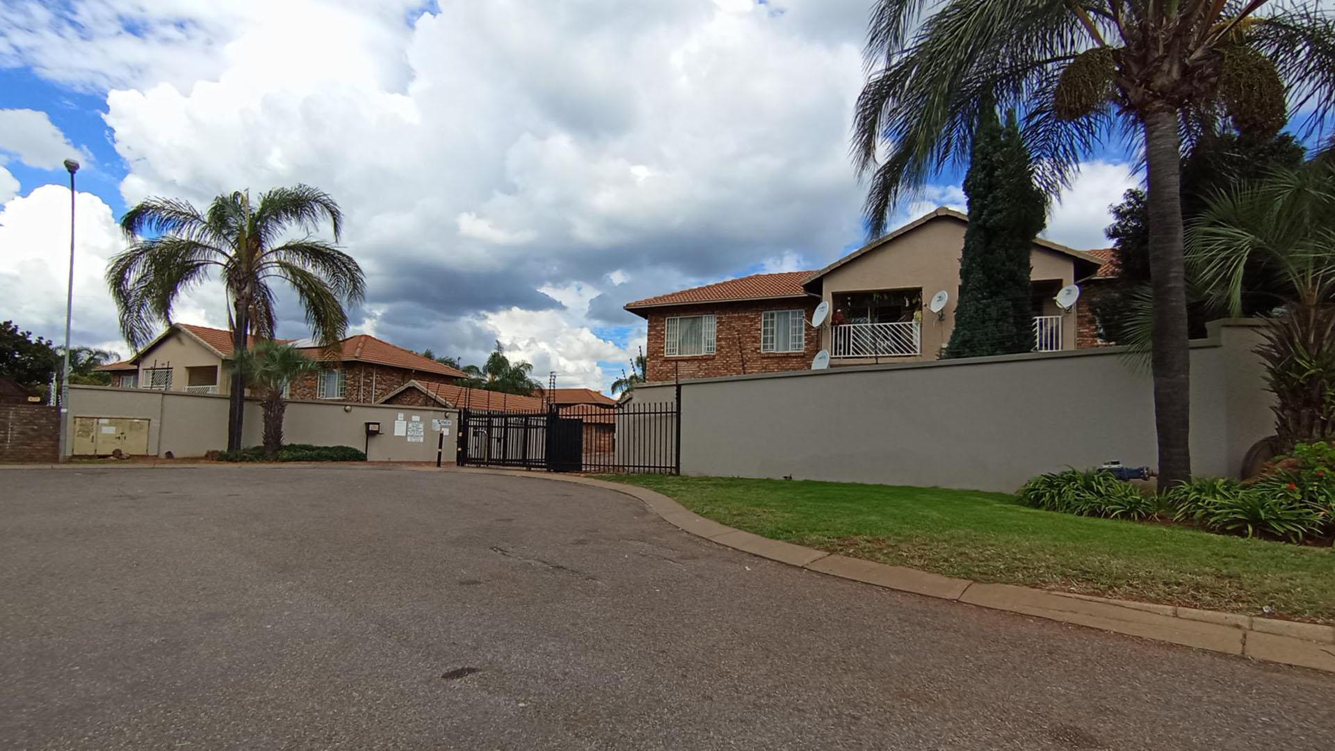 Front View of property in Centurion Central