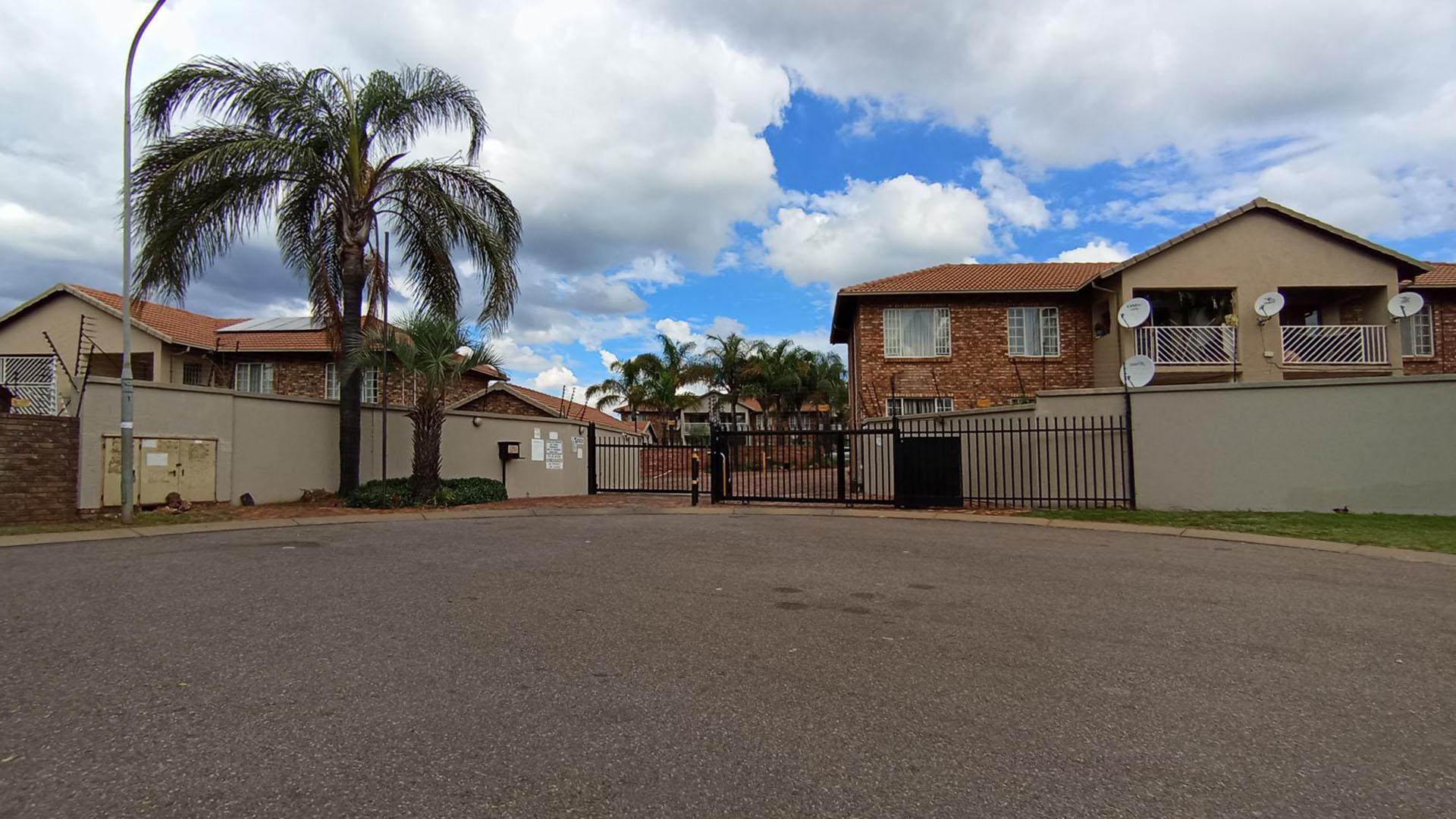Front View of property in Centurion Central