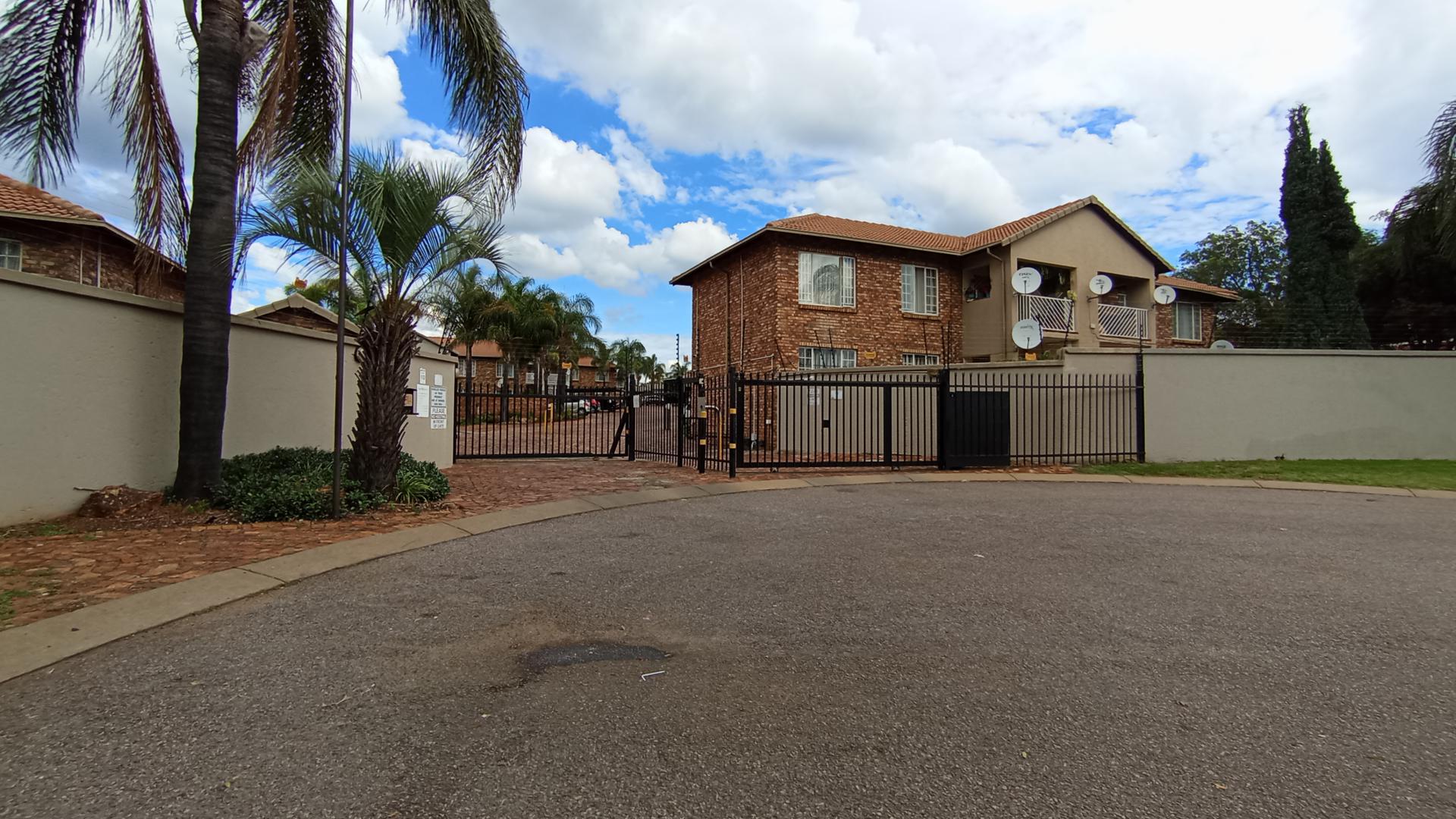 Front View of property in Centurion Central