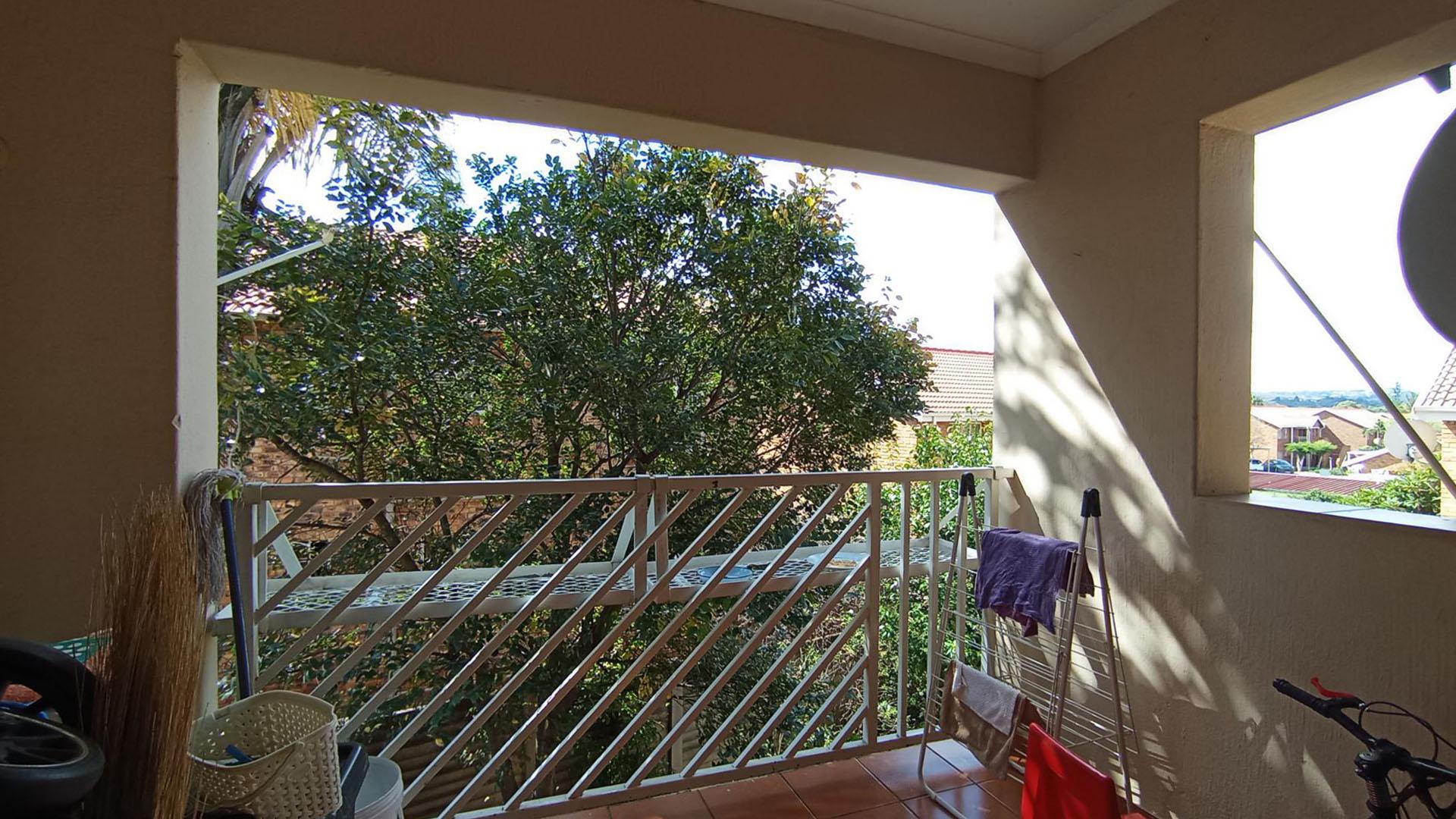 Balcony - 6 square meters of property in Centurion Central