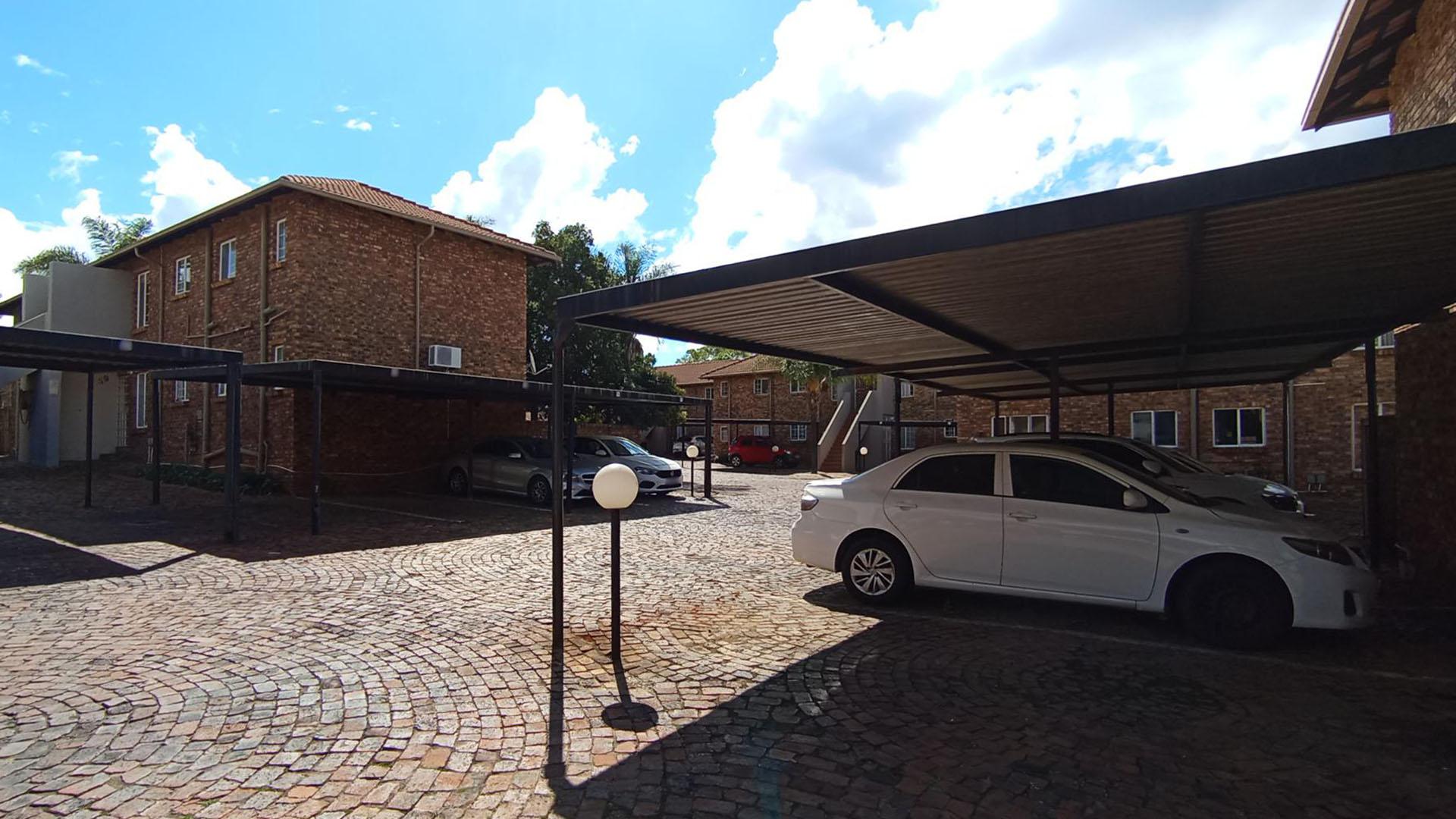 Front View of property in Centurion Central