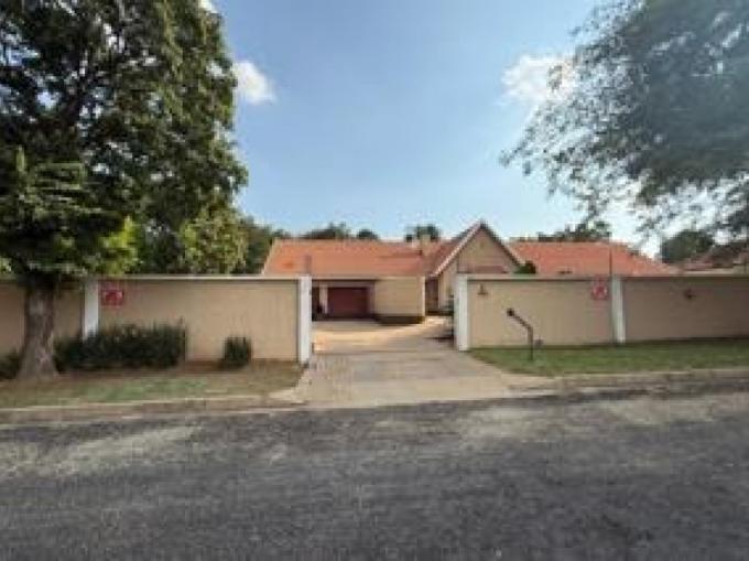 4 Bedroom House for Sale For Sale in Brackendowns - MR710974