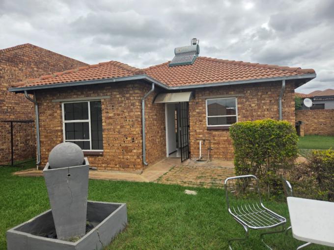 2 Bedroom House for Sale For Sale in Karenpark - MR711041