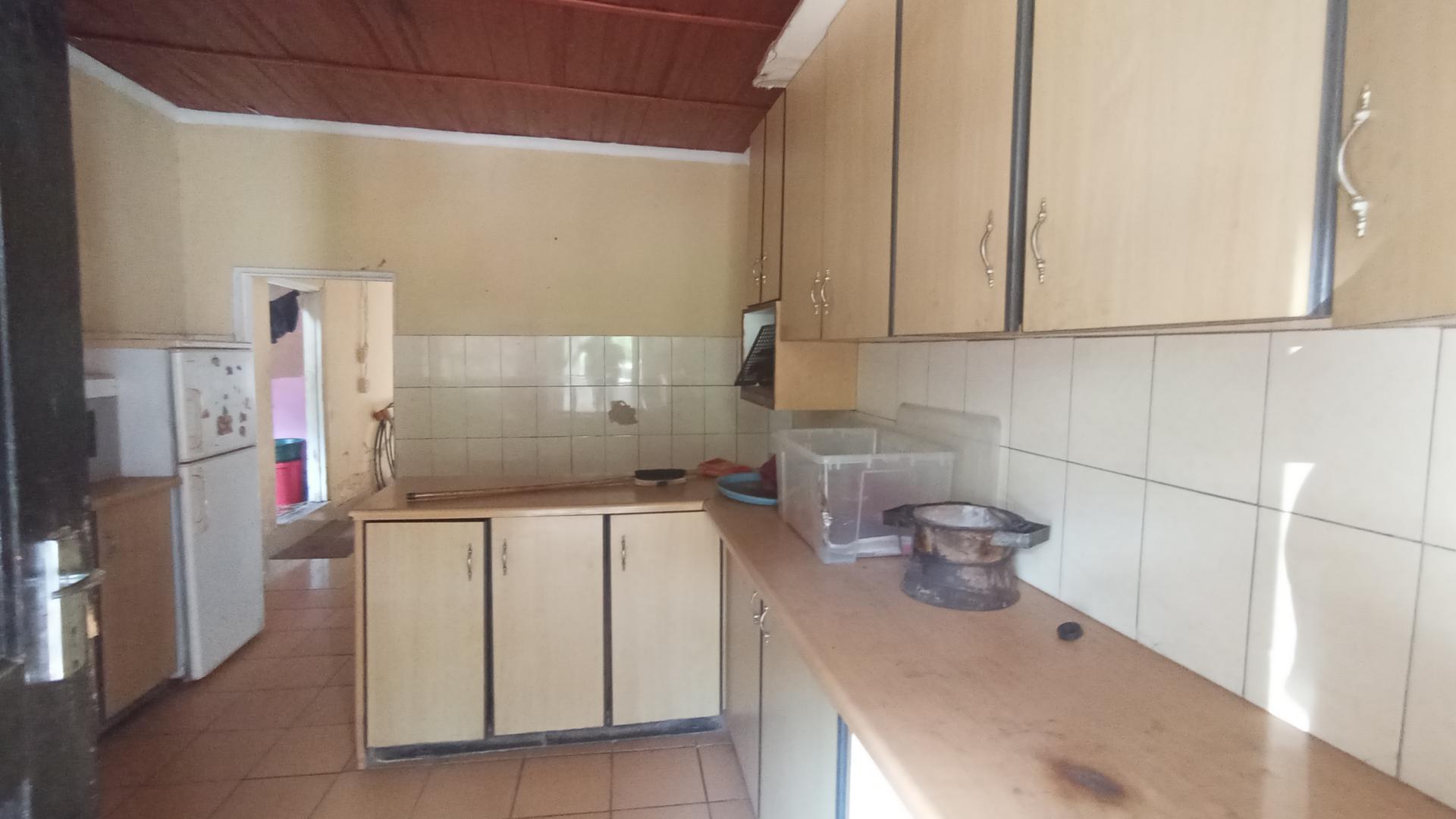 Kitchen - 15 square meters of property in Pinetown 