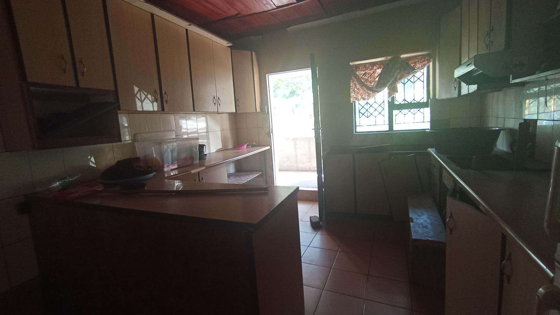 Kitchen - 15 square meters of property in Pinetown 