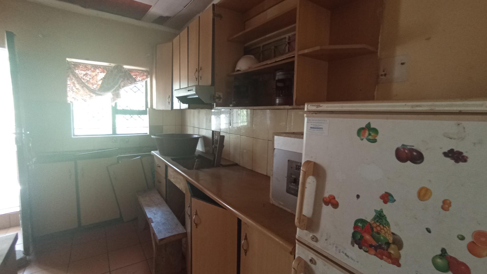 Kitchen - 15 square meters of property in Pinetown 
