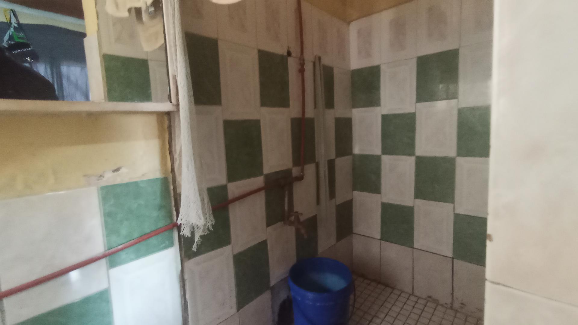 Main Bathroom - 4 square meters of property in Pinetown 