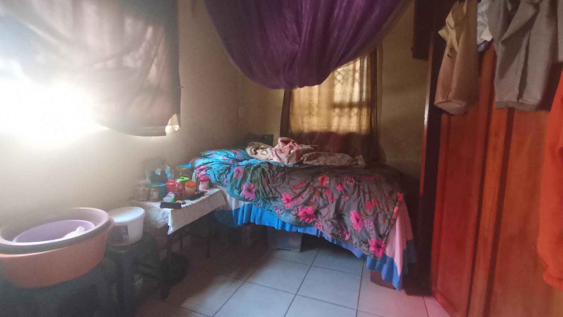 Bed Room 2 - 14 square meters of property in Pinetown 