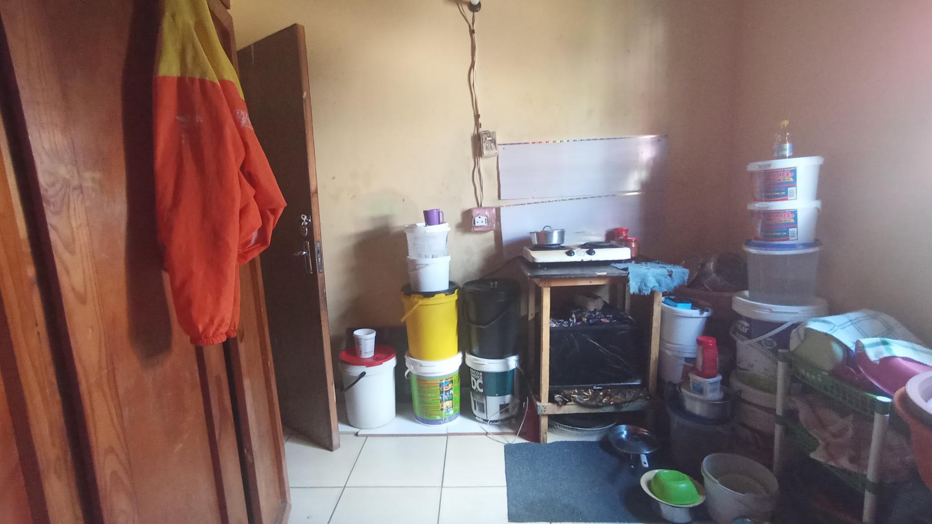 Bed Room 2 - 14 square meters of property in Pinetown 