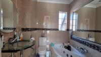 Main Bathroom - 5 square meters of property in Radiokop