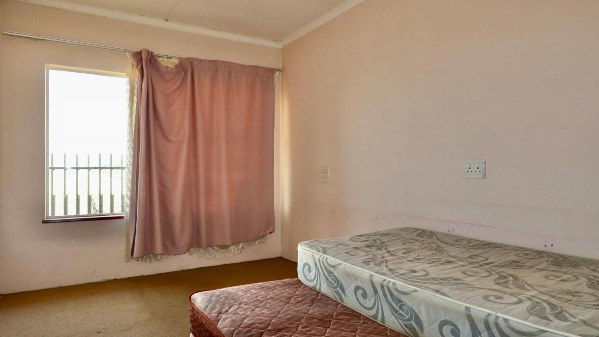 Bed Room 1 of property in Randfontein