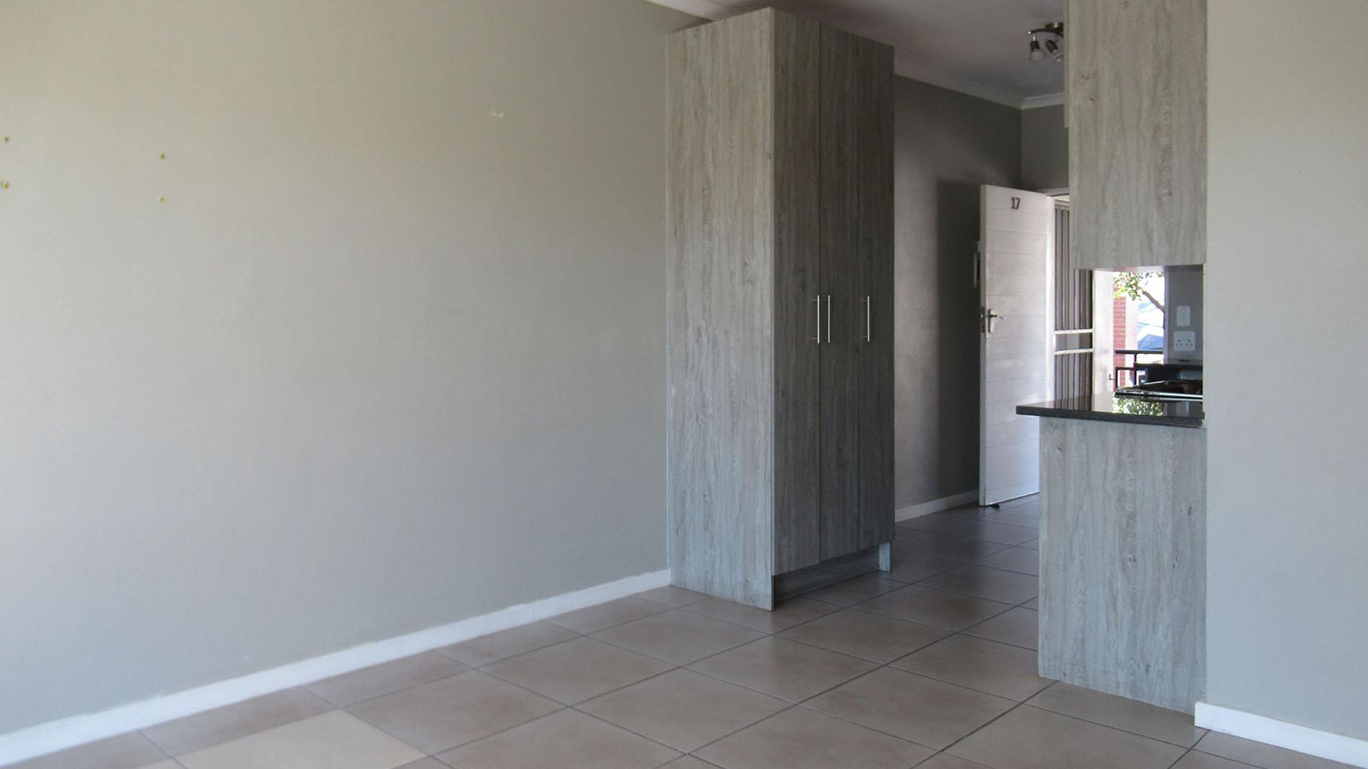 Lounges - 16 square meters of property in Goedeburg