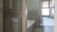 Bathroom 1 - 8 square meters of property in Goedeburg