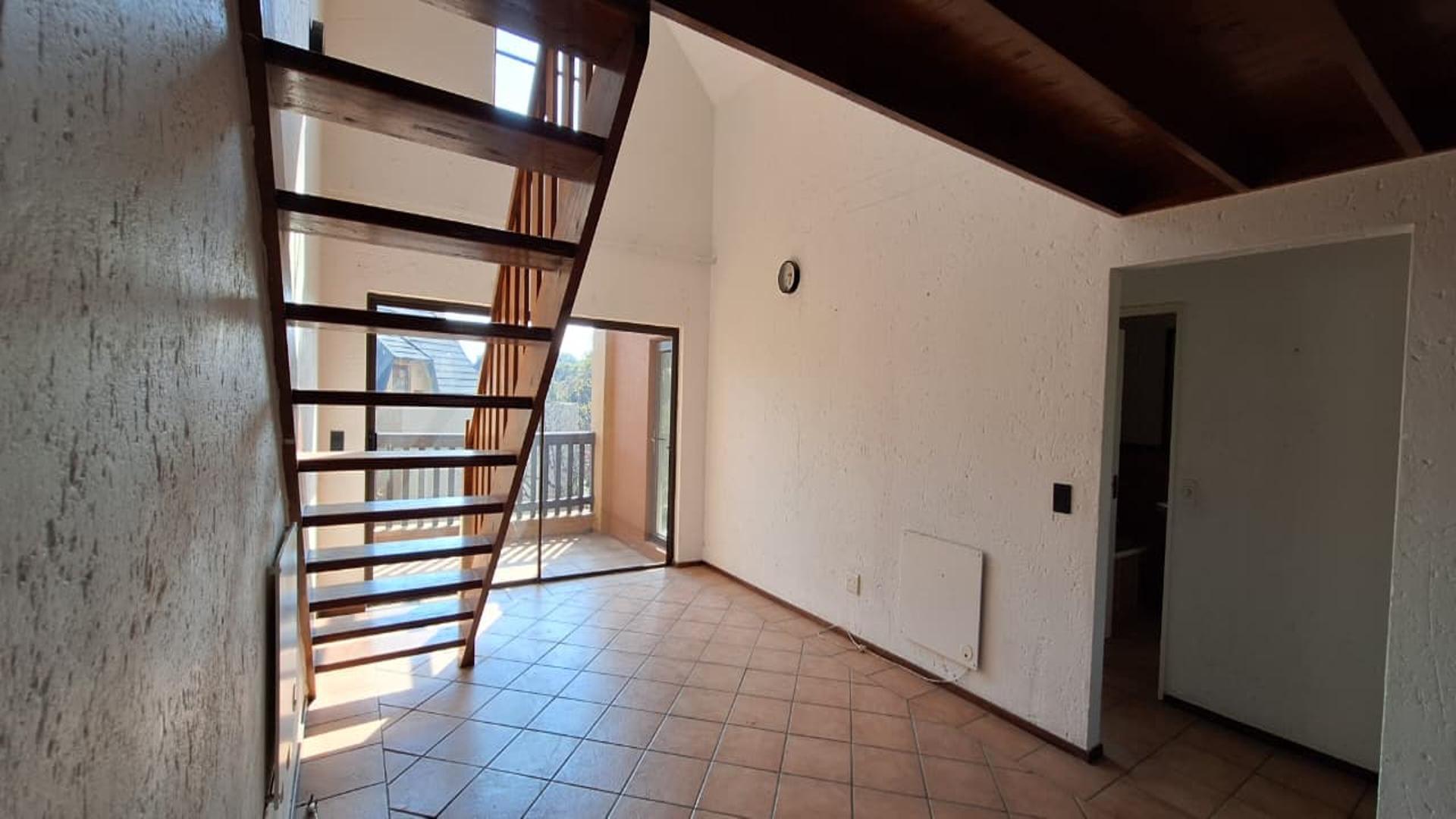 Lounges - 23 square meters of property in Lone Hill