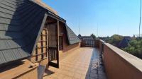 Balcony - 37 square meters of property in Lone Hill