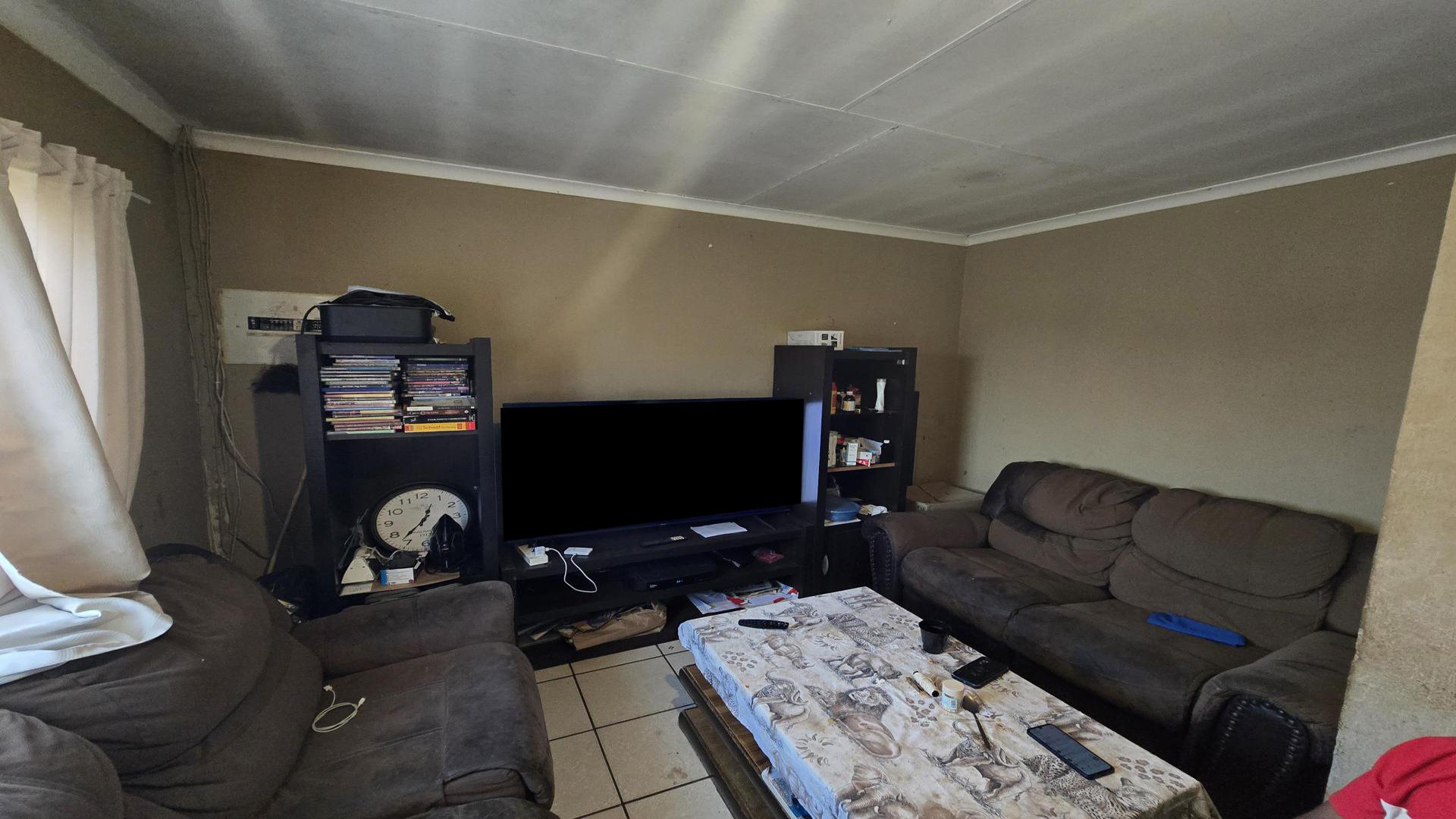 Lounges of property in White River