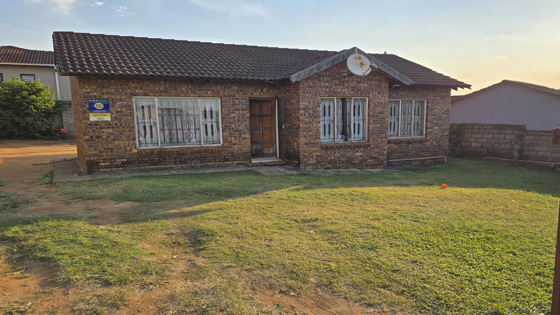Front View of property in White River