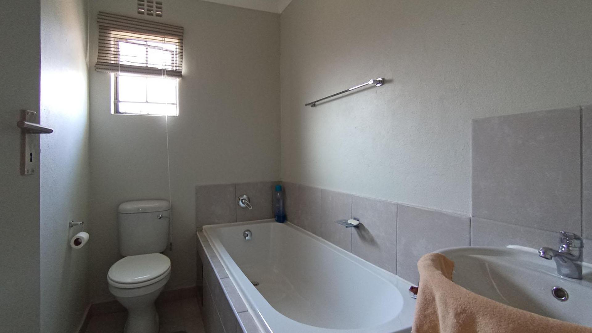 Bathroom 1 - 5 square meters of property in Glenway Estate