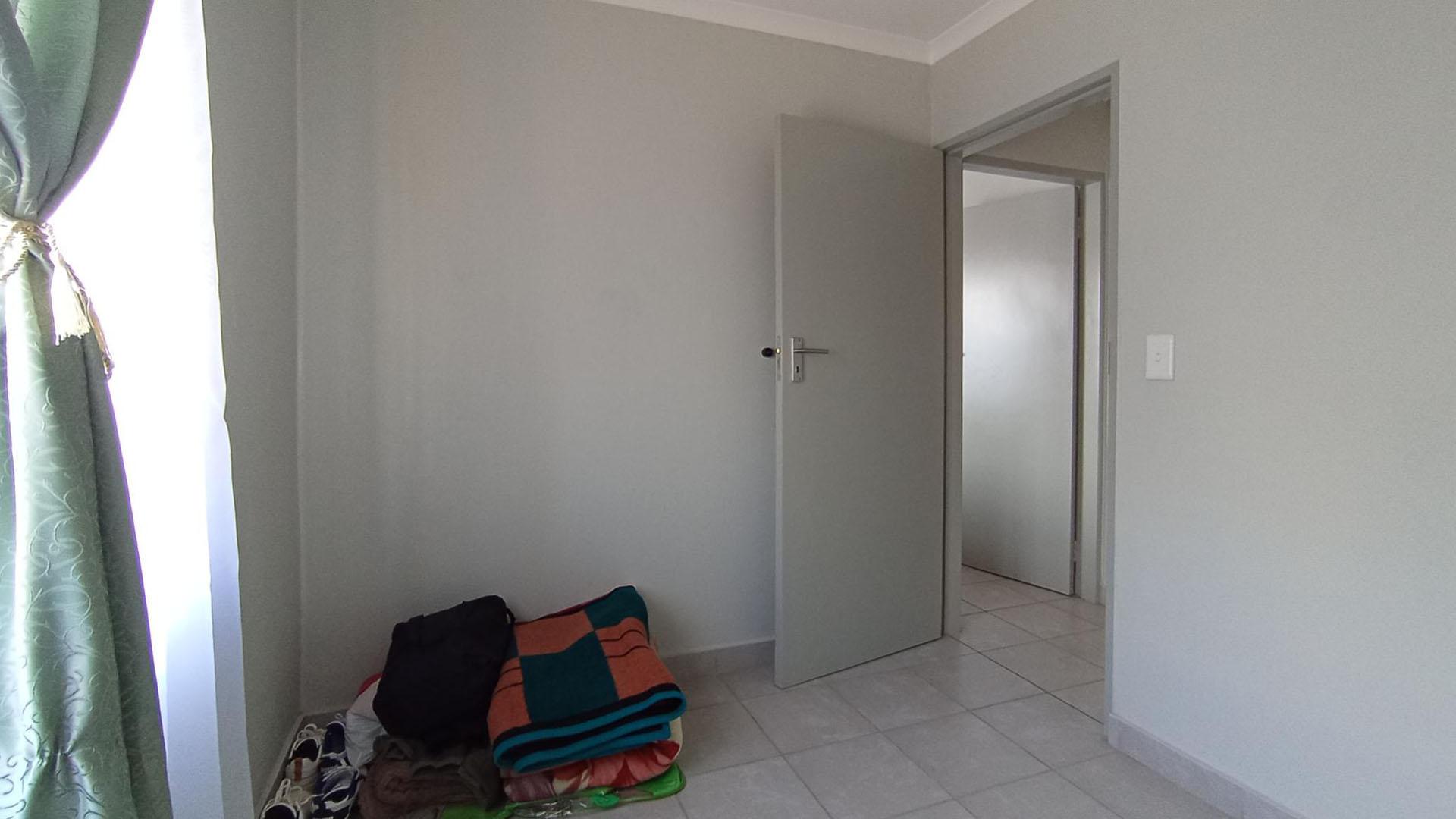 Bed Room 1 - 8 square meters of property in Glenway Estate