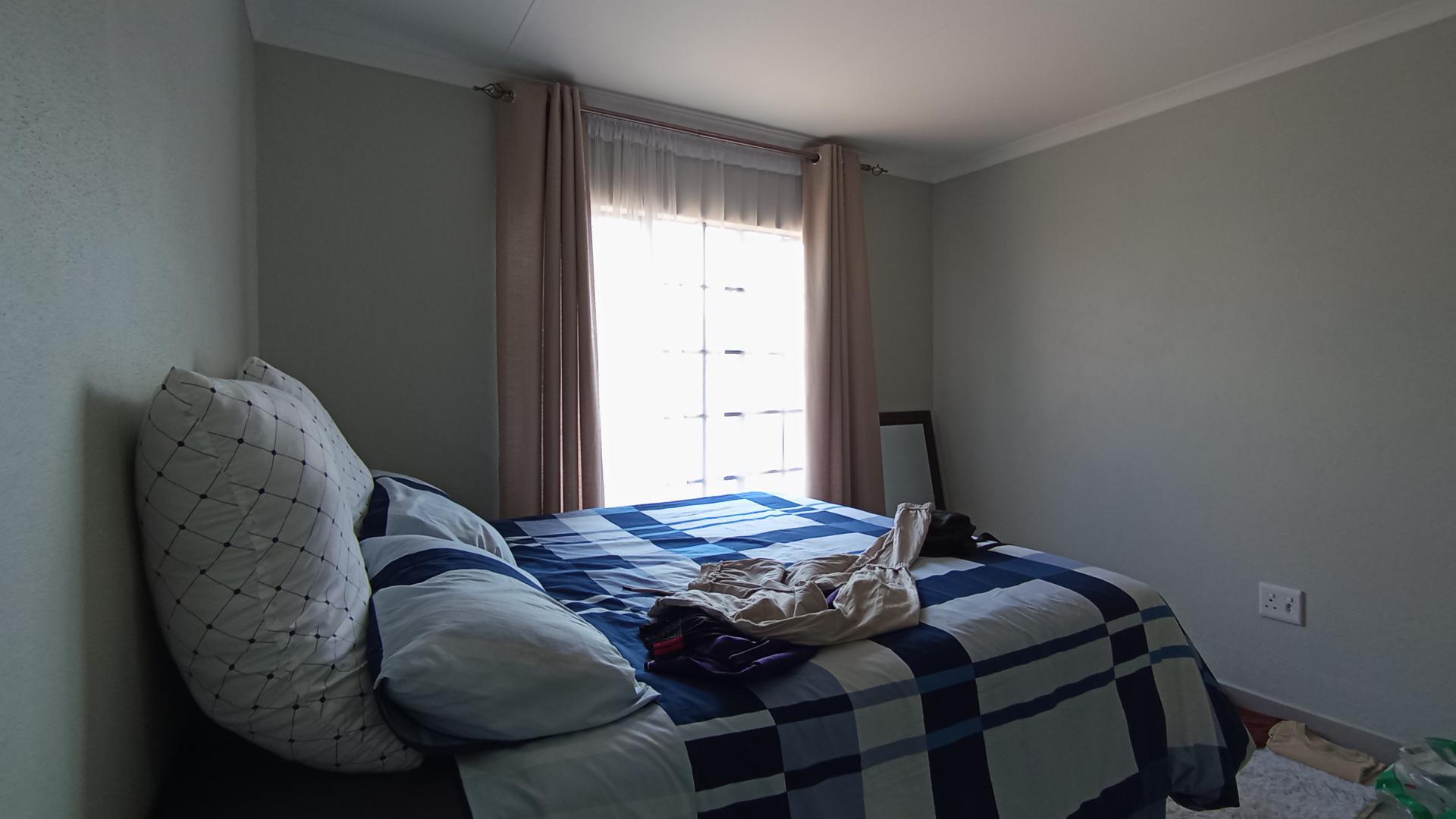 Main Bedroom - 13 square meters of property in Glenway Estate