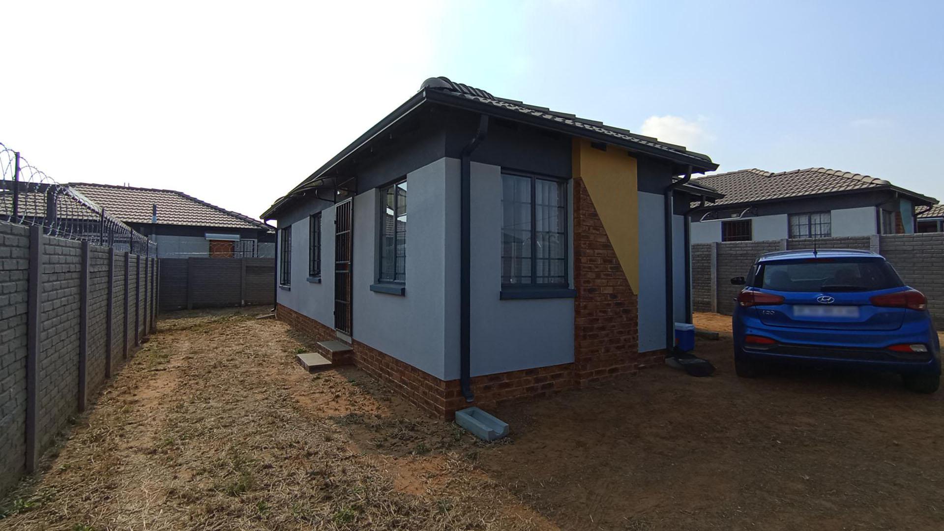 Front View of property in Glenway Estate