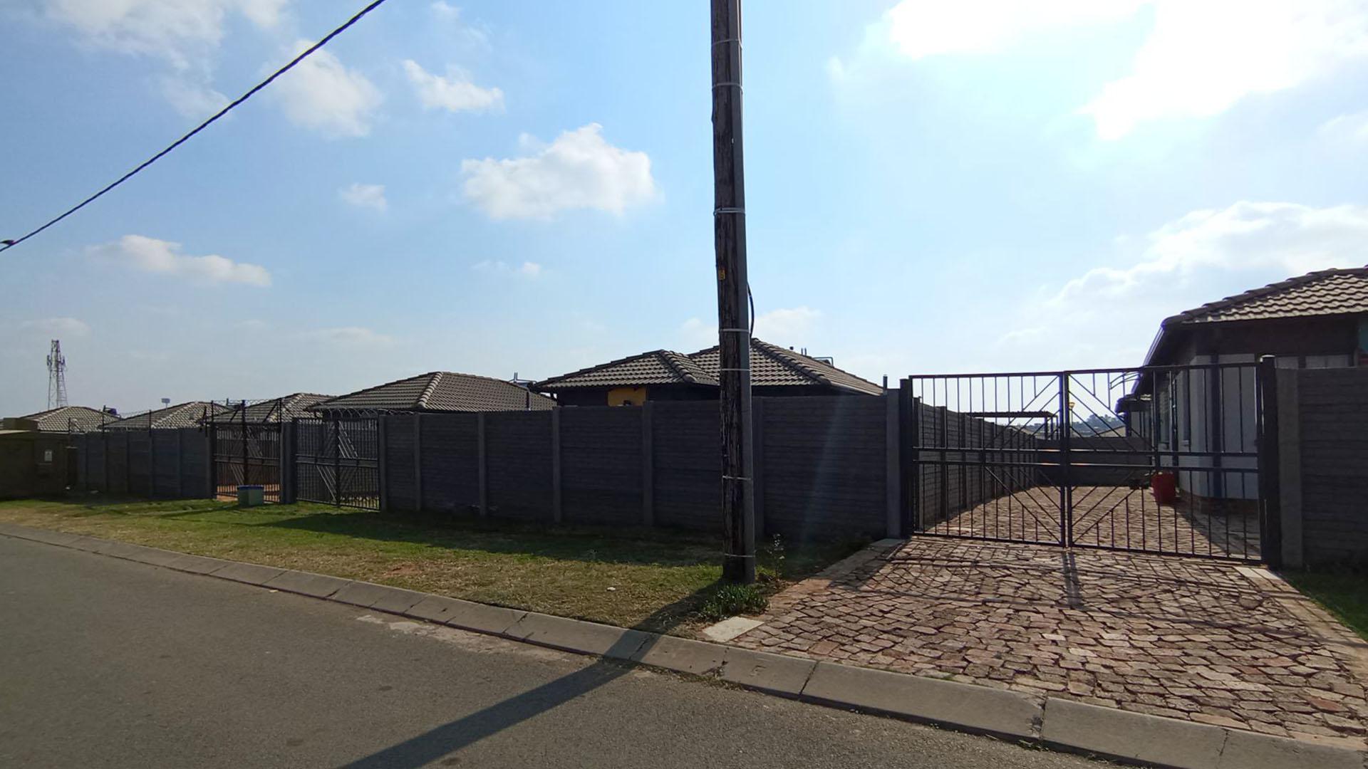 Front View of property in Glenway Estate