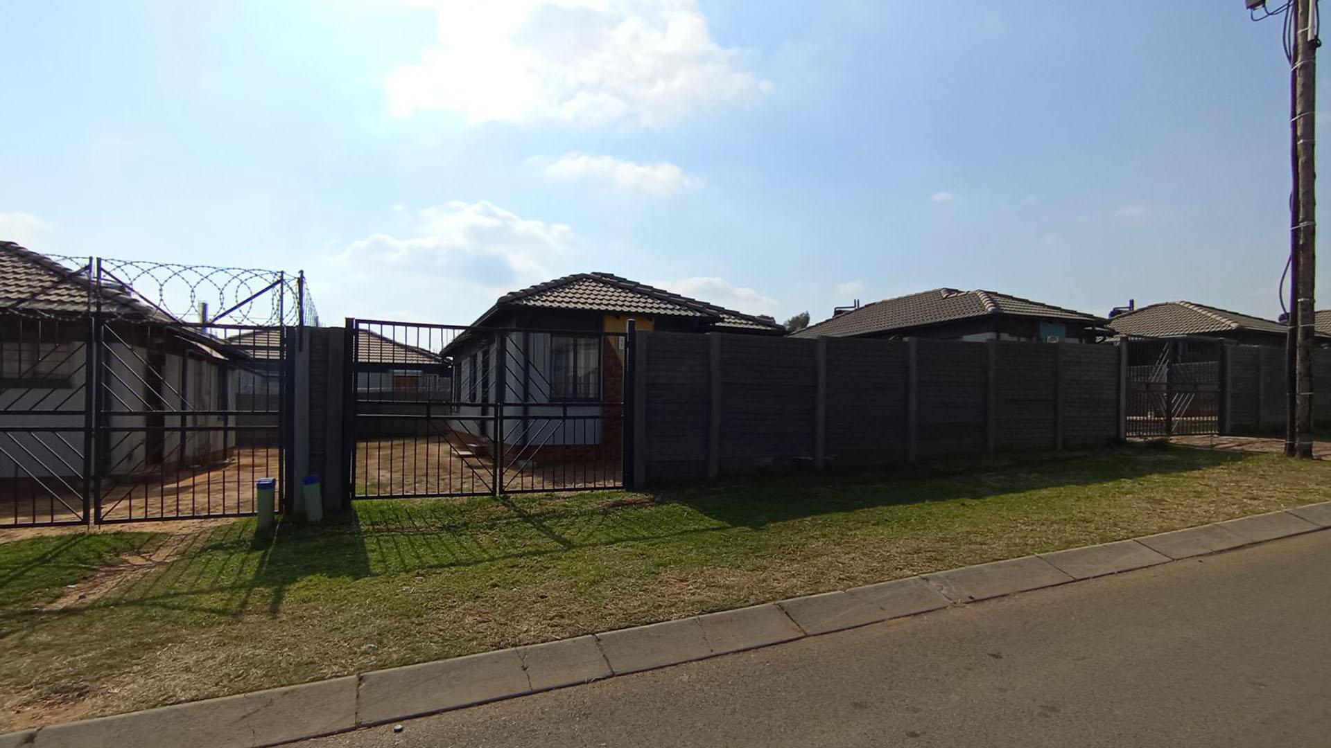 Front View of property in Glenway Estate