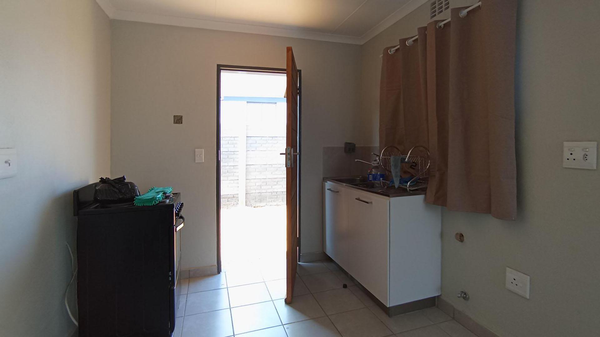Kitchen - 7 square meters of property in Glenway Estate