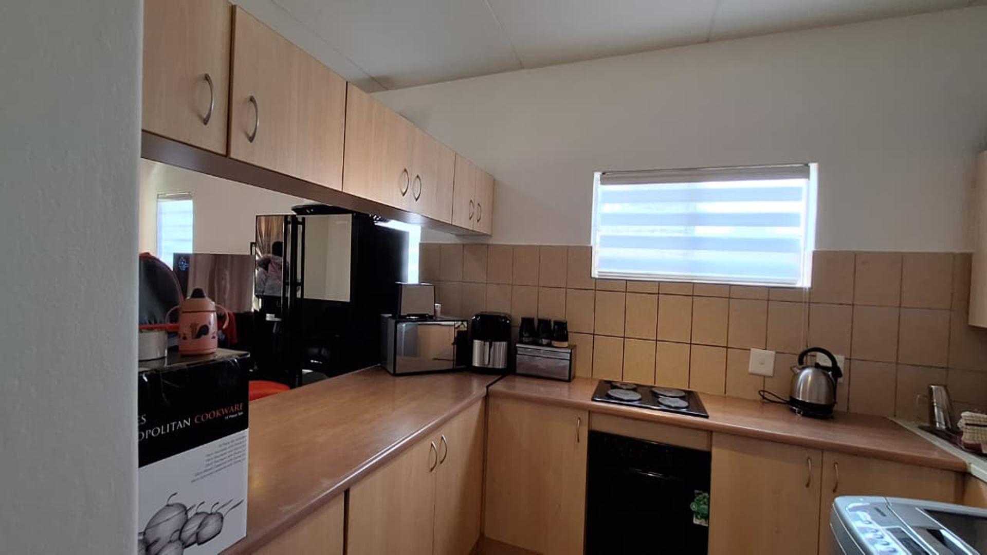 Kitchen - 12 square meters of property in Sundowner