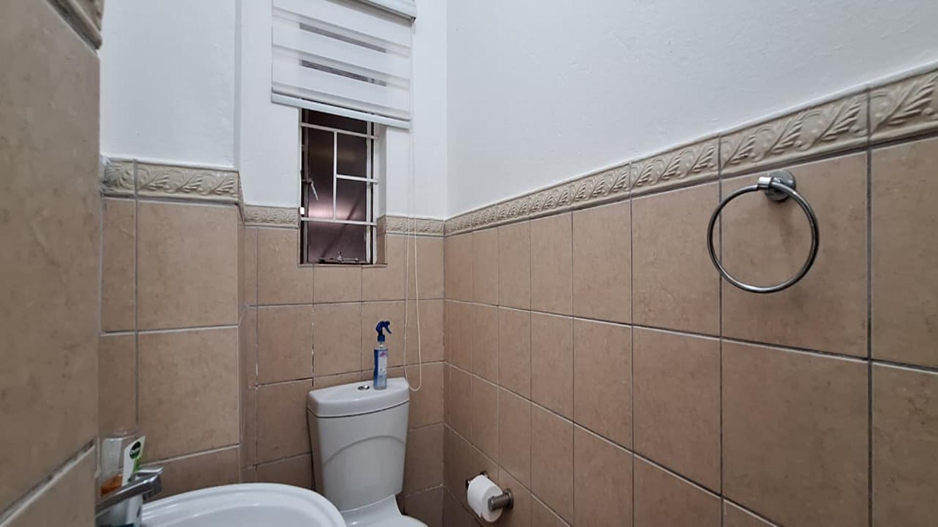 Bathroom 1 - 3 square meters of property in Sundowner