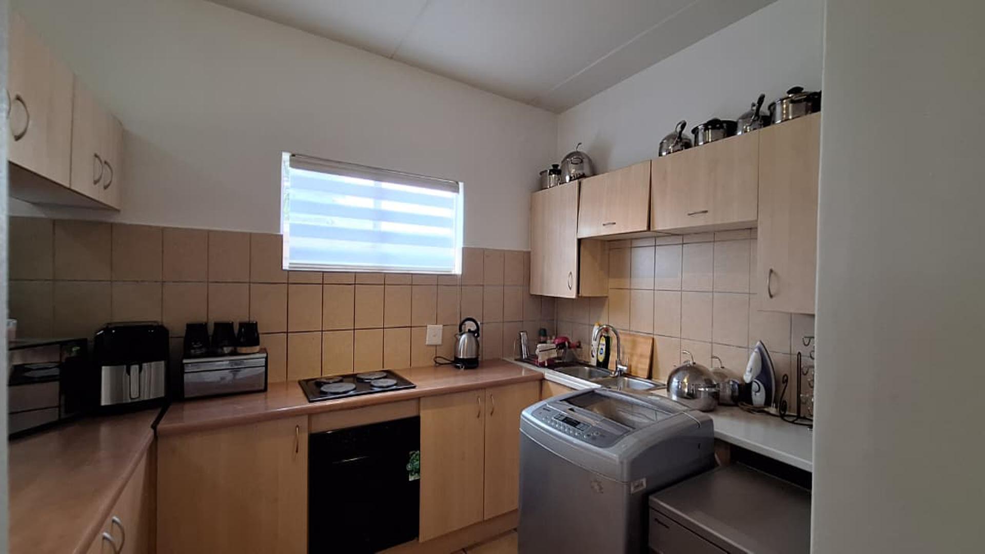 Kitchen - 12 square meters of property in Sundowner