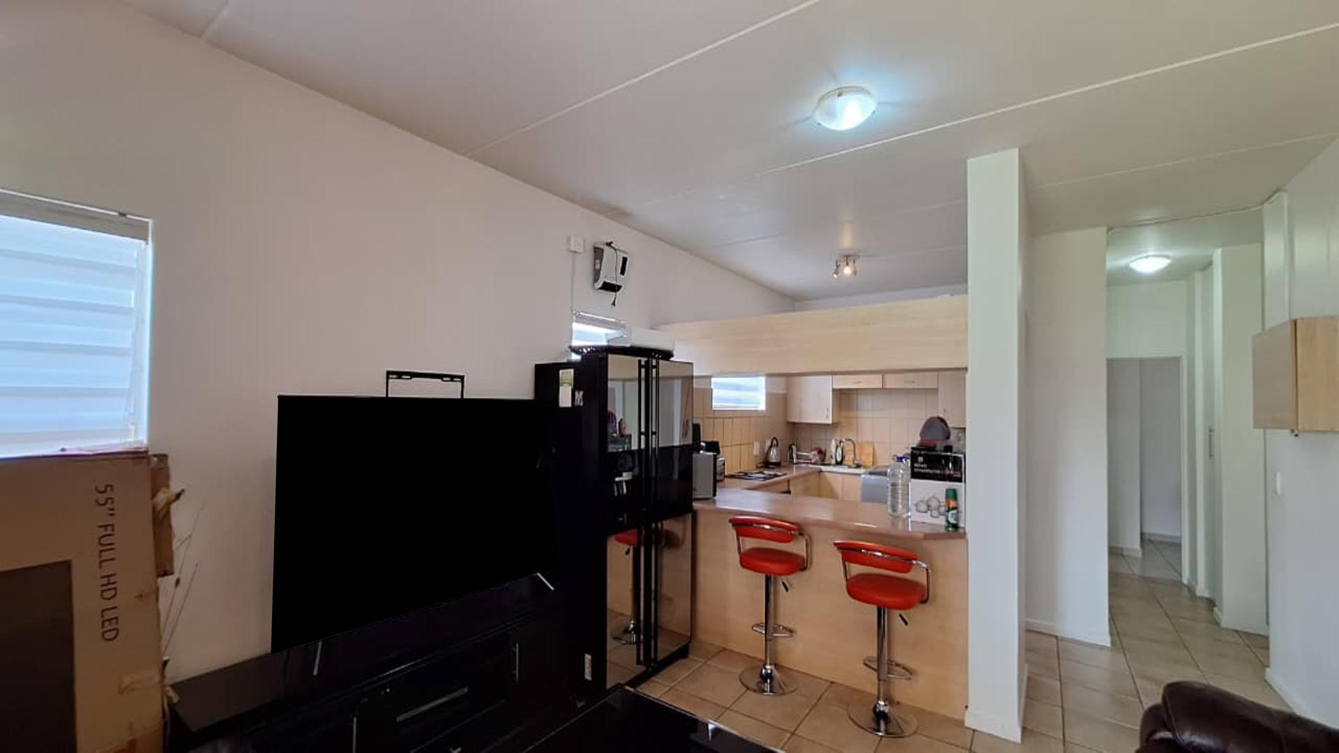 Lounges - 18 square meters of property in Sundowner