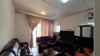 Lounges - 18 square meters of property in Sundowner