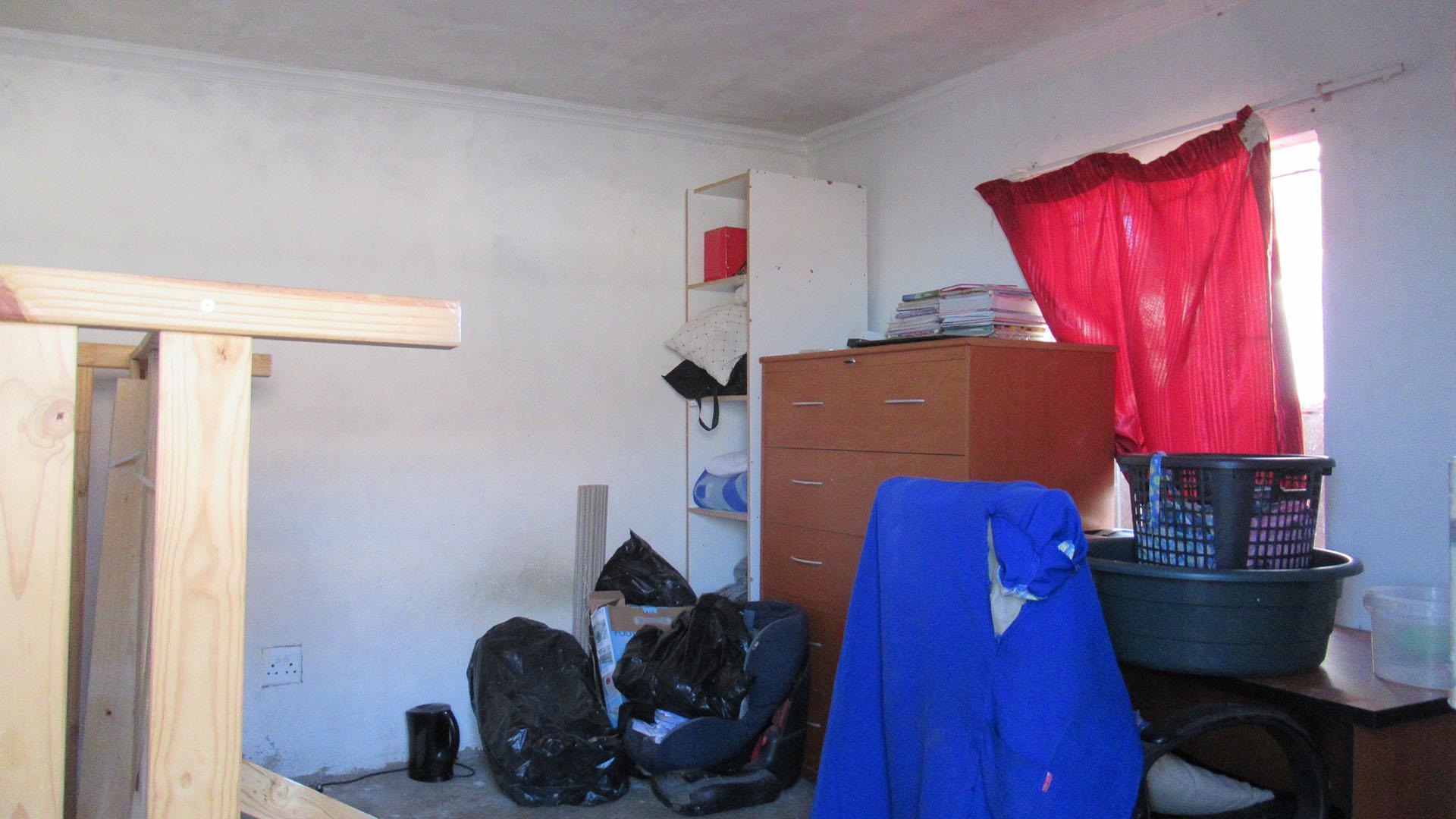 Main Bathroom - 9 square meters of property in Savanna City