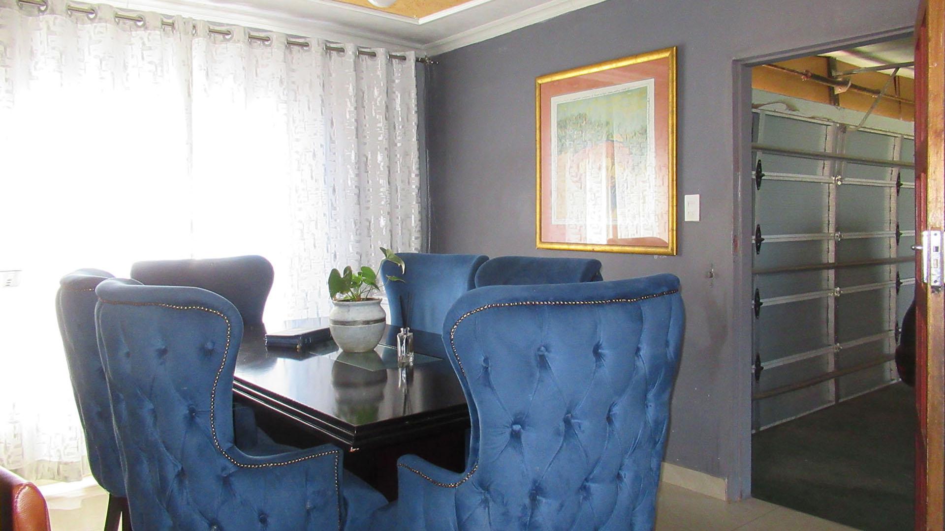 Dining Room - 11 square meters of property in Savanna City