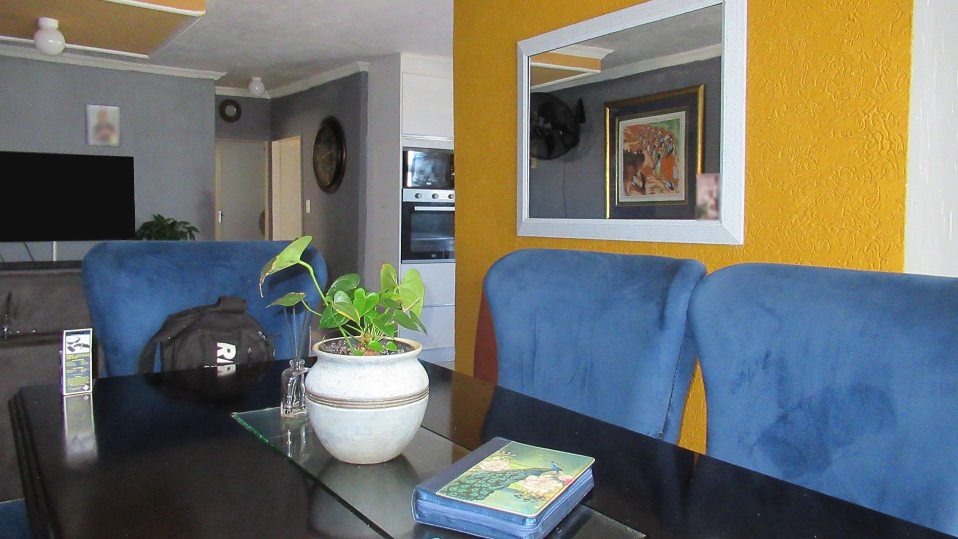 Dining Room - 11 square meters of property in Savanna City