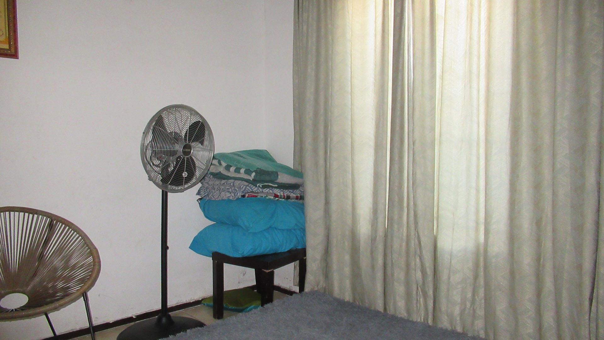 Bed Room 1 - 9 square meters of property in Savanna City