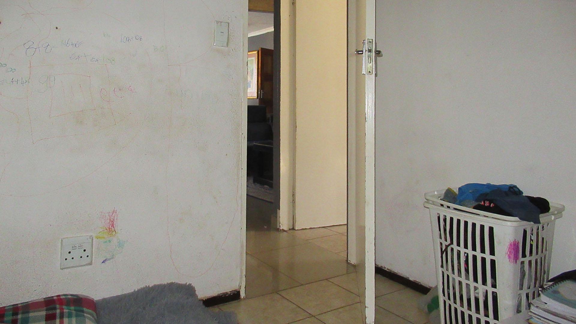 Bed Room 1 - 9 square meters of property in Savanna City